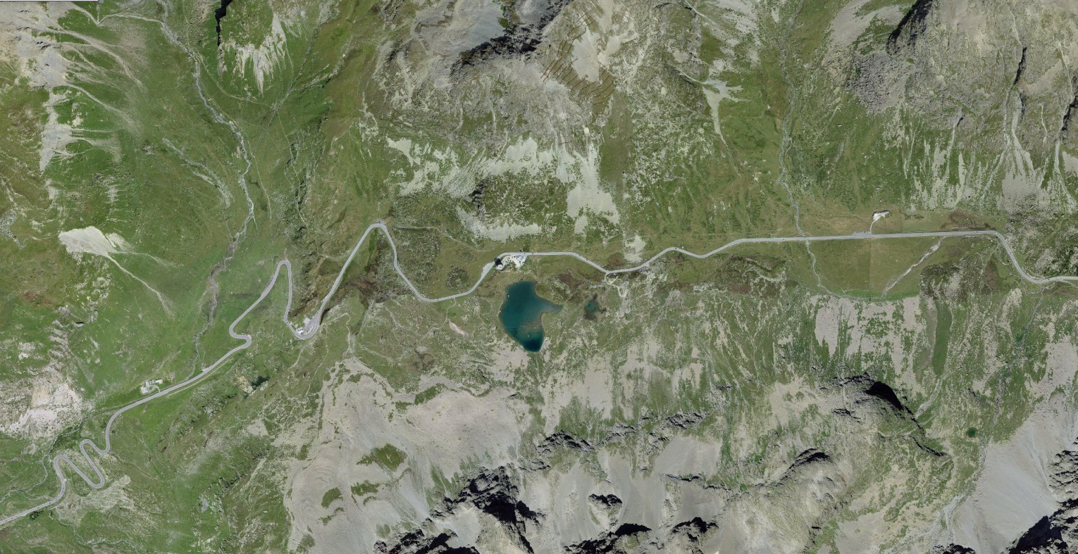 The picture shows an aerial view of the Julier Pass (GR) and its surroundings.