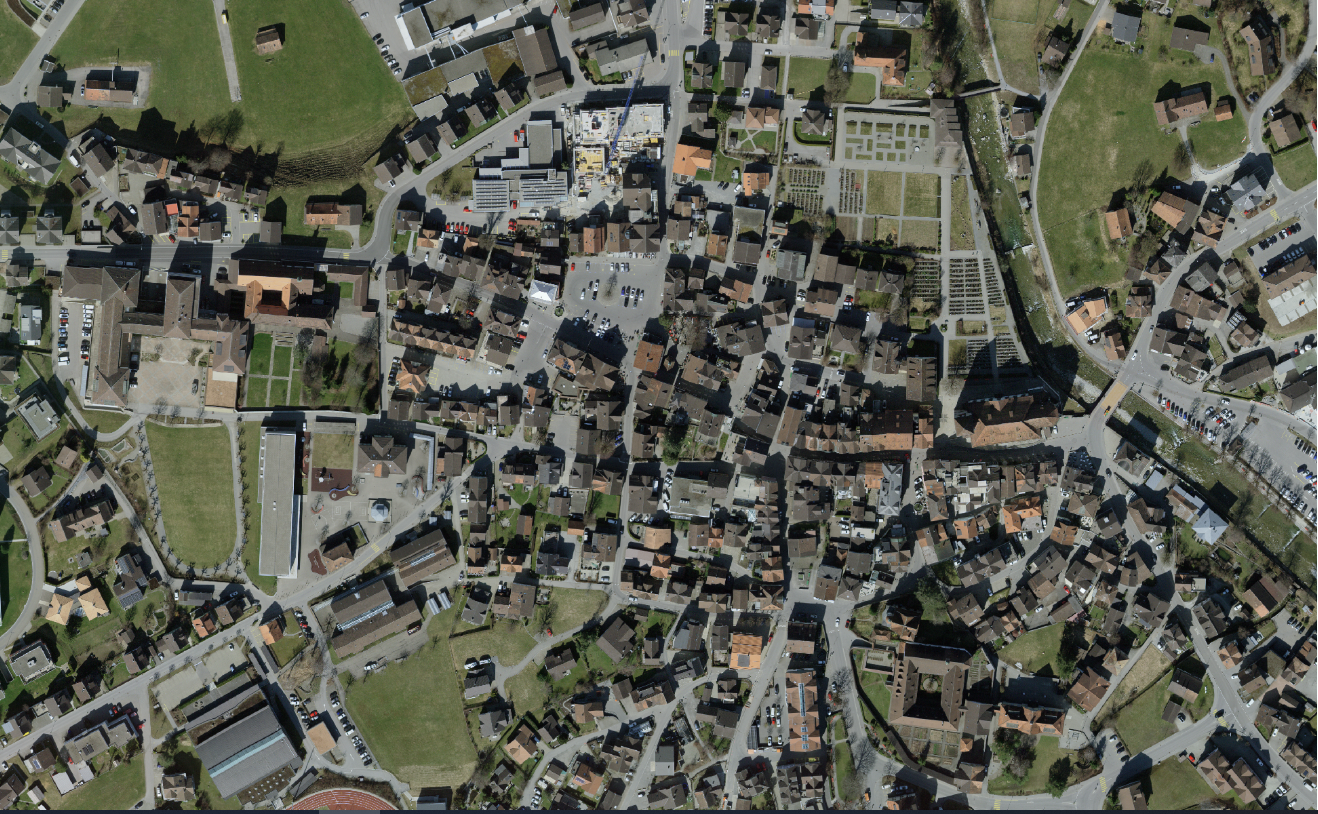 L'image montre une vue aérienne du centre d'Appenzell.