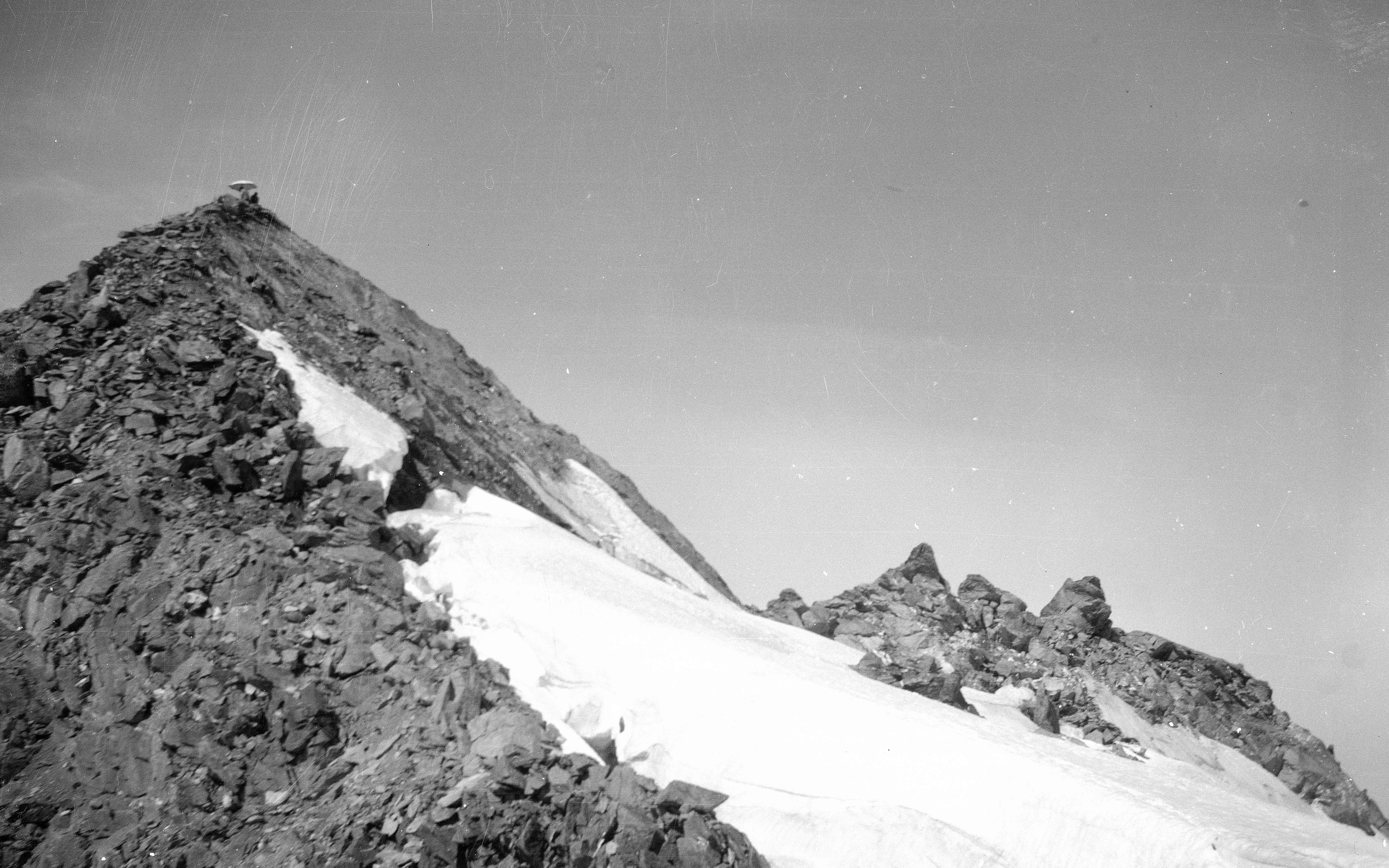 Gipfel der Rosablanche mit Vermessungssignal.