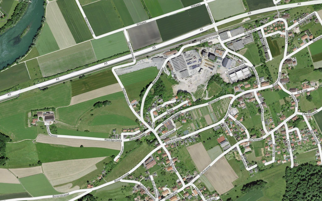 Das Bild zeigt eine Luftaufnahme von Nennigkofen (SO), mit den zugehörigen Strassennamen des amtlichen Verzeichnis.