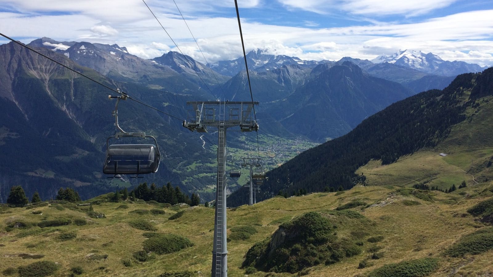 Aussicht von einem Sessellift im Sommer