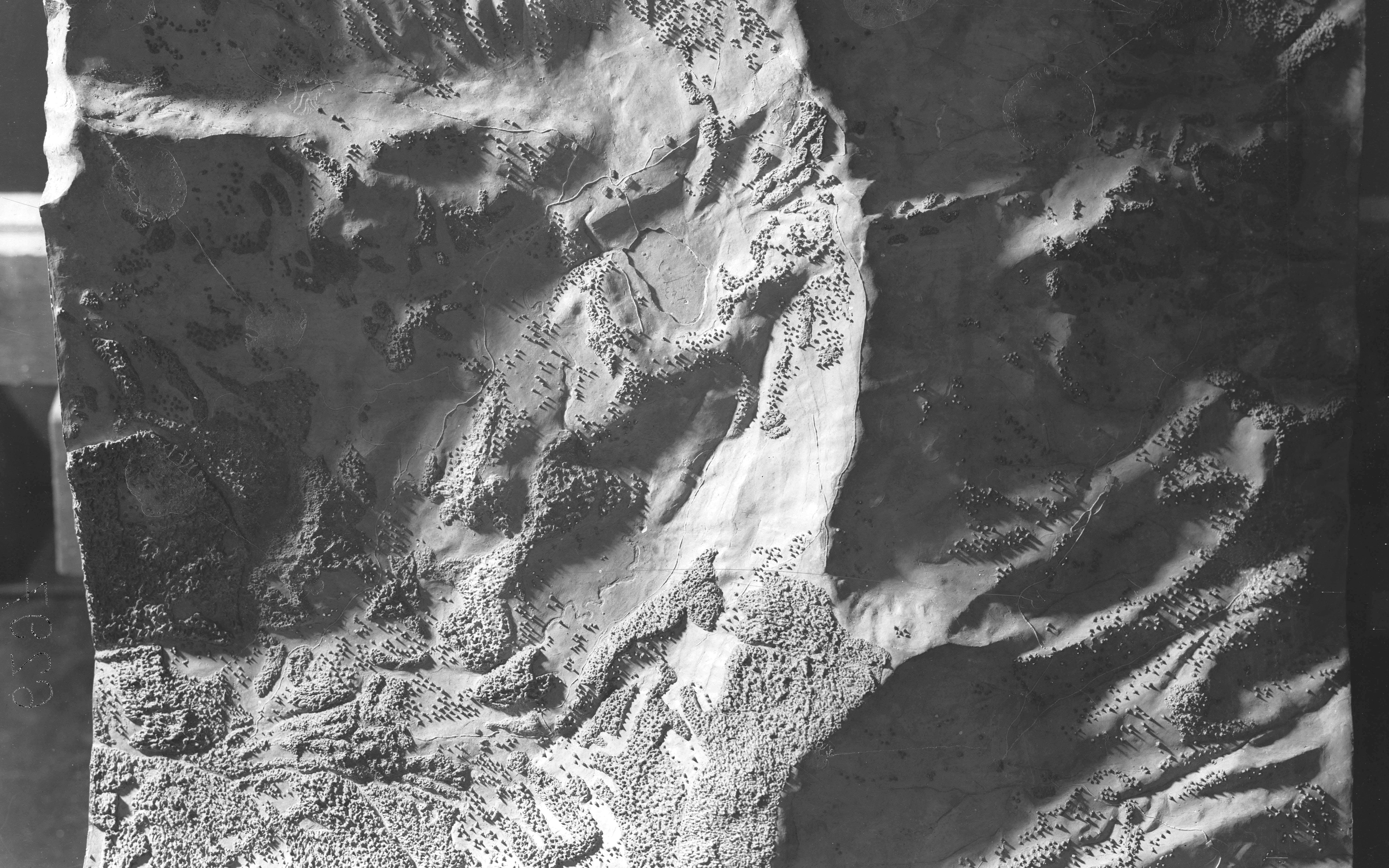 Dreidimensionales Reliefmodell des Gebiets Flühli mit deutlichem Schattenwurf.