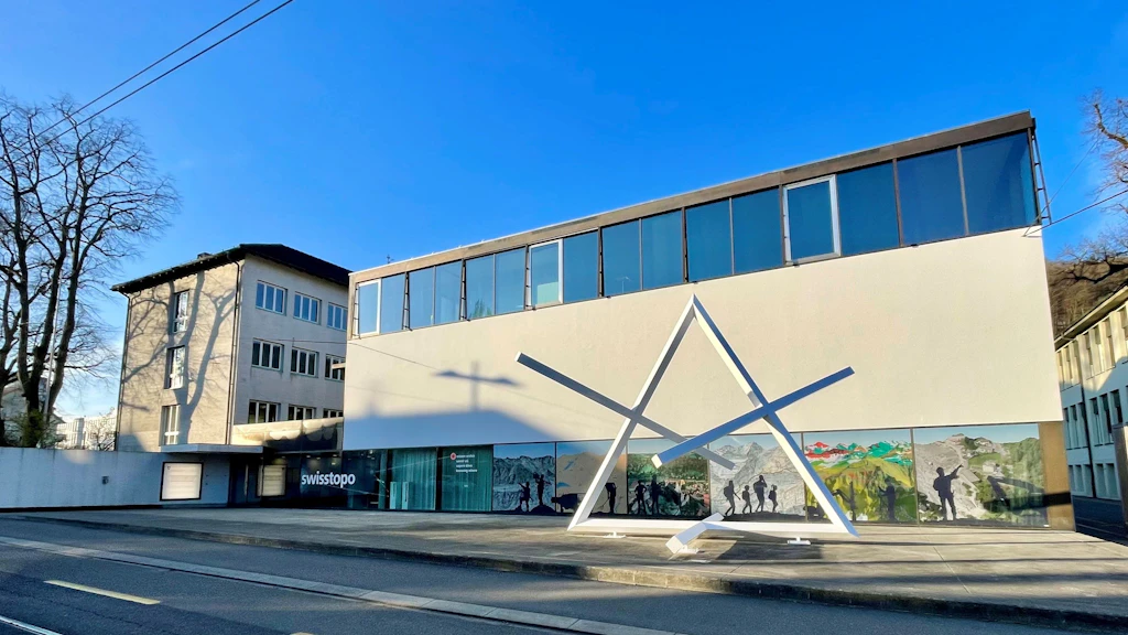 Das Gebäude von swisstopo in Wabern in der Morgensonne