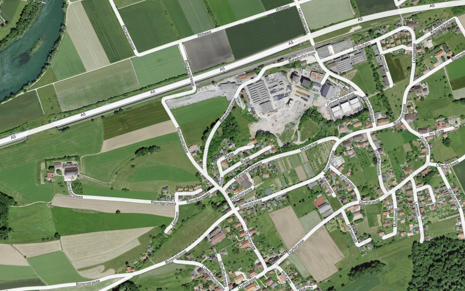 The picture shows an aerial view of Nennigkofen (SO), with the corresponding street names of the official directory.