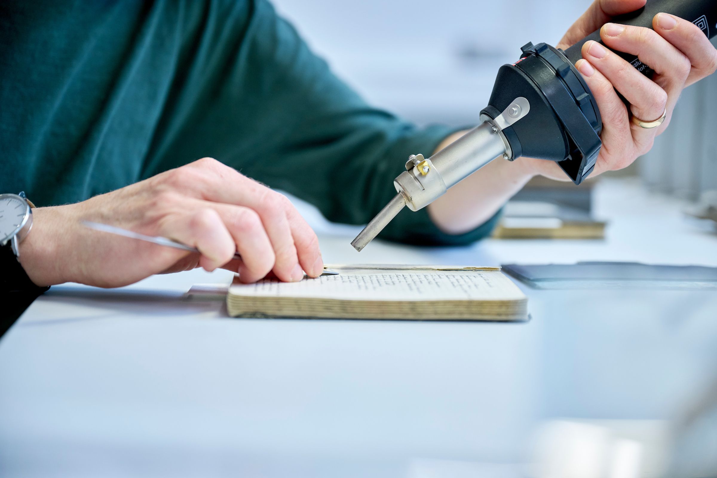 Lea Dauwalder restoring a field booklet