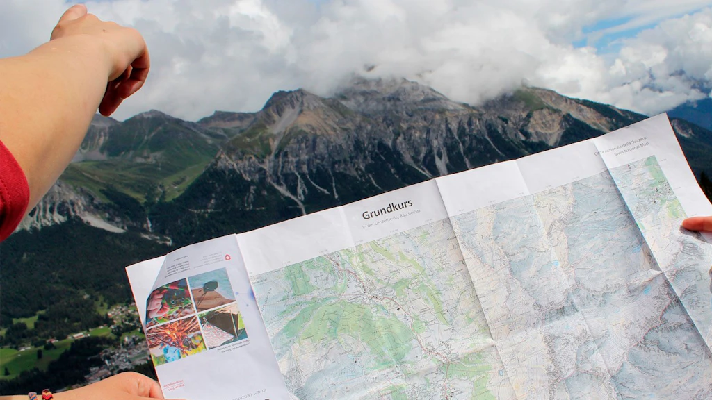 The cover shows how a national map is oriented in the field