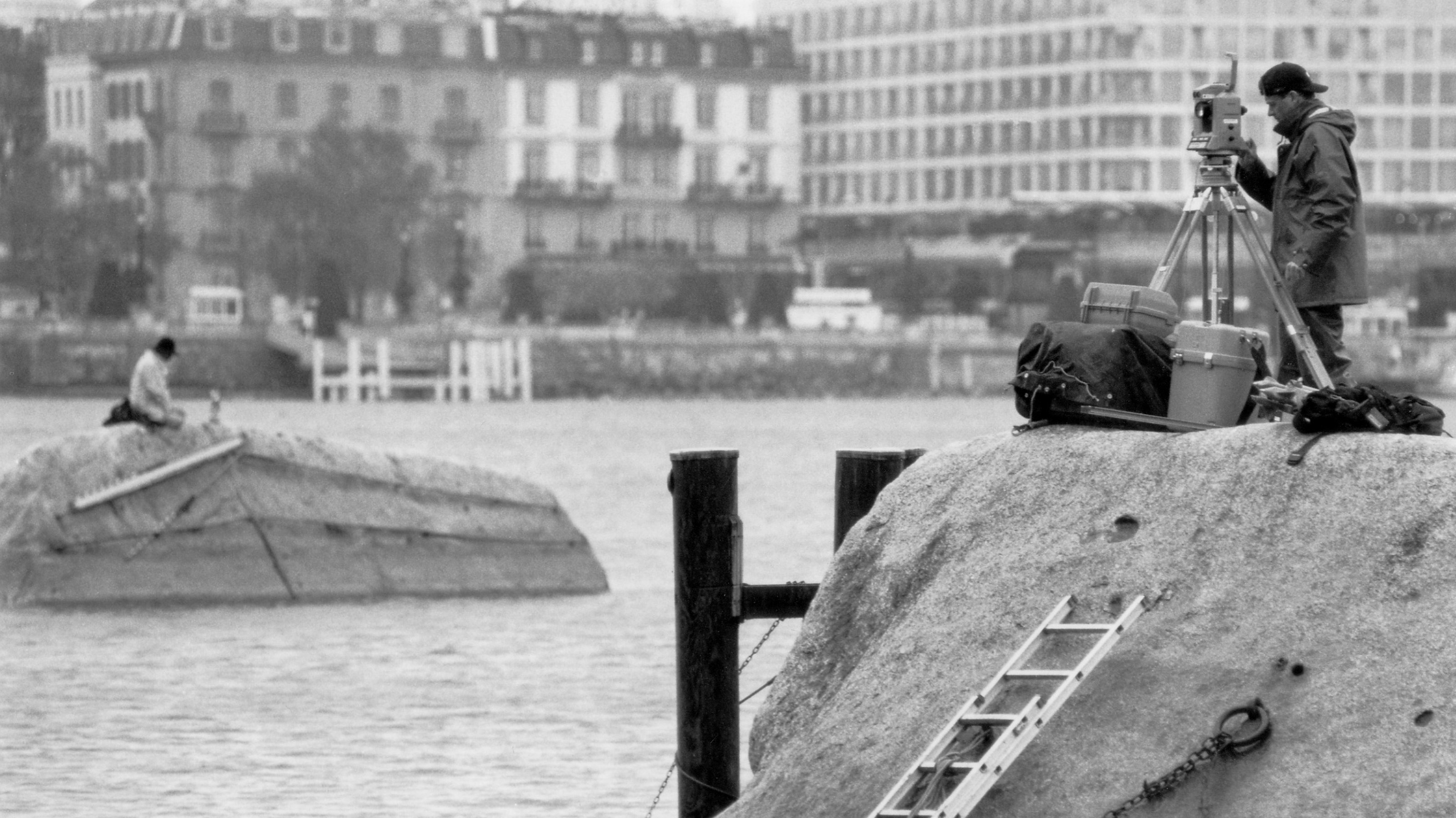 Surveying work on the Pierre du Niton, photograph from the 1990s.