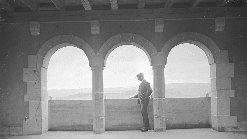 Un ingénieur de swisstopo au château d’Uster, en 1922.