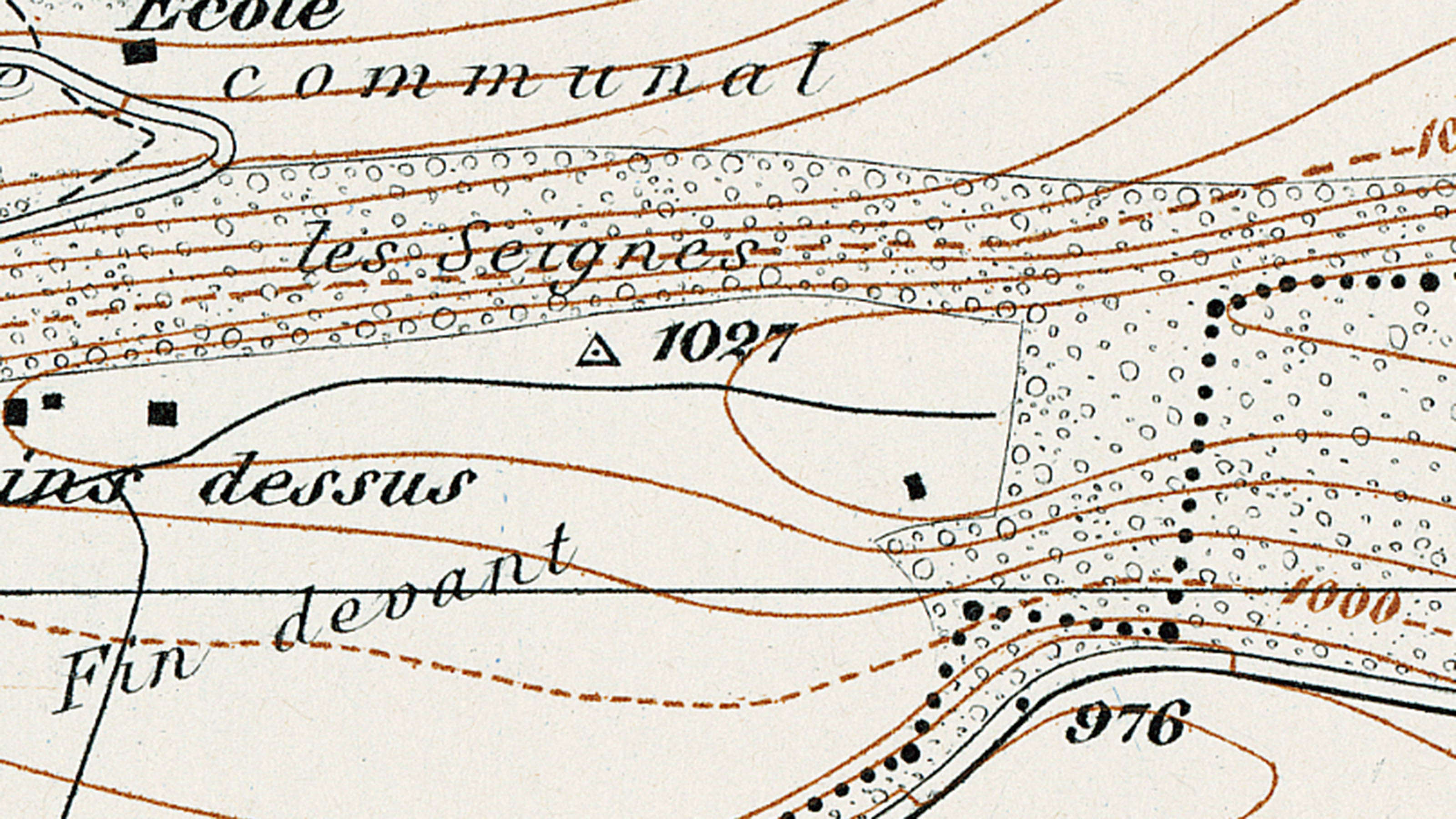 Extrait d'une feuille de la carte Siegfried. Un point de triangulation est marqué par un triangle.
