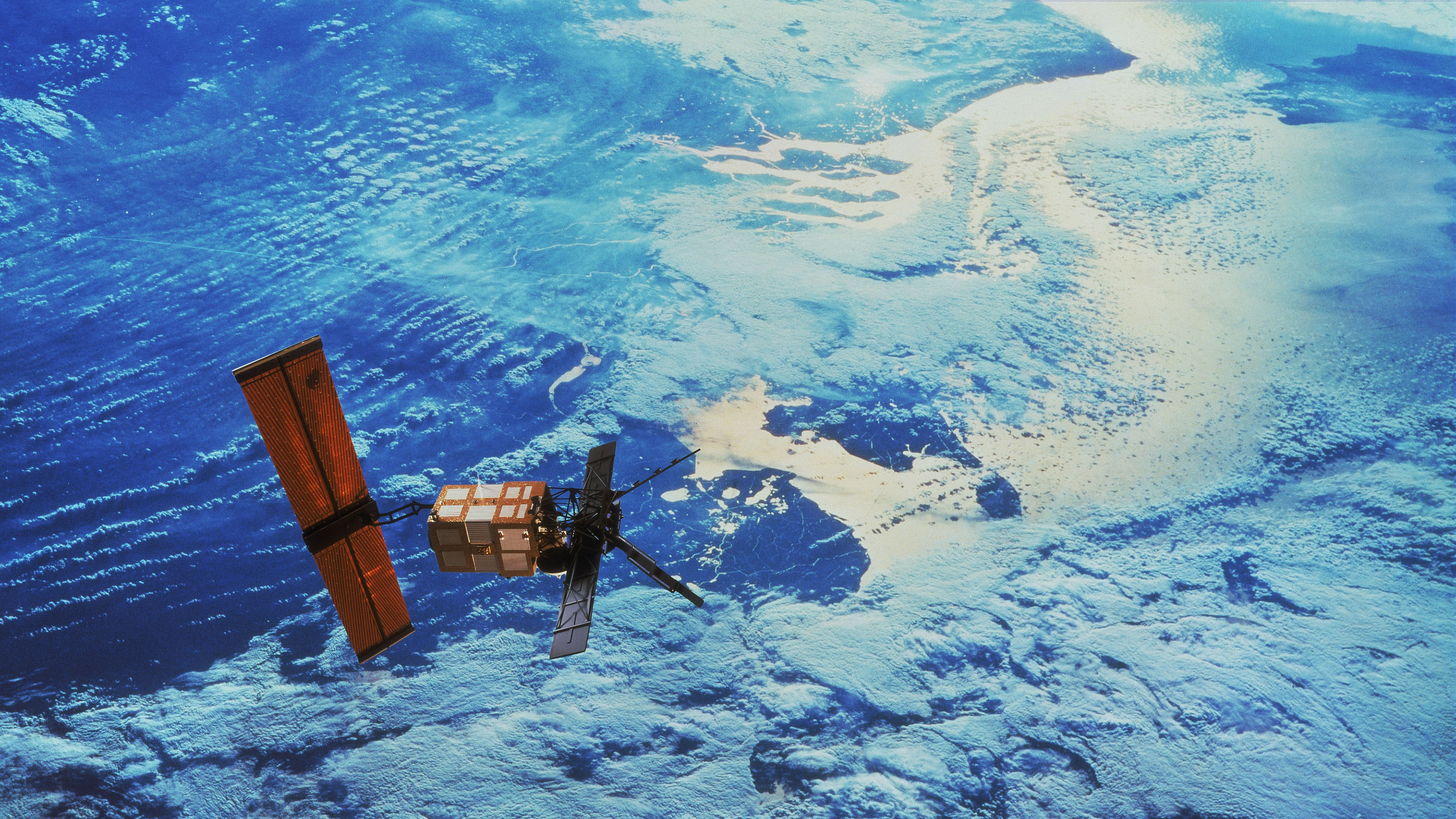 Il satellite ERS-1 nello spazio.