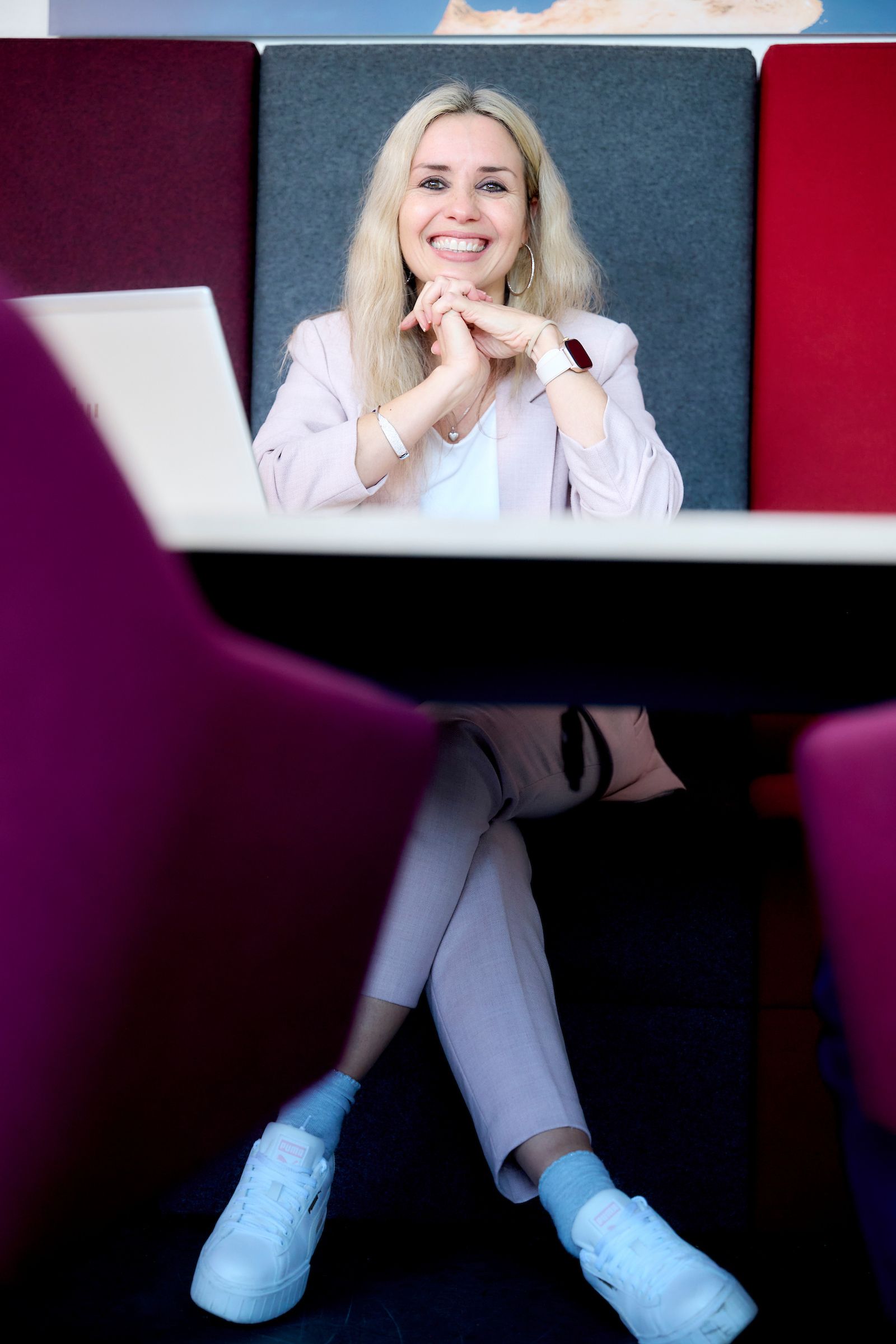 Rittrato di Brigitte Bieri, direttrice della divisione Risorse umane e membro della Direzione di swisstopo.